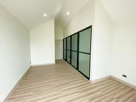 3 спален Таунхаус for rent in Punnawithi BTS, Bang Chak, Bang Chak