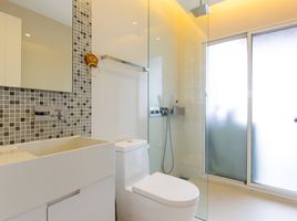 Studio Apartment for rent at The Room Sukhumvit 21, Khlong Toei Nuea, Watthana, Bangkok