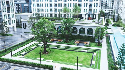 Фото 1 of the Communal Garden Area at Aspire Asoke-Ratchada