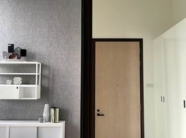 1 спален Кондо в аренду в Chewathai Residence Asoke, Makkasan