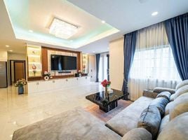 6 Schlafzimmer Villa zu verkaufen im The Imperial Place, Nong Prue