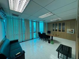 300 m² Office for rent at Ayothaya Tower, Huai Khwang, Huai Khwang