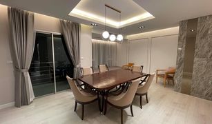 3 Bedrooms Condo for sale in Chomphon, Bangkok The Light Ladprao
