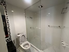 2 Schlafzimmer Appartement zu vermieten im Urbana Sukhumvit 15, Khlong Toei Nuea