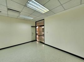 192 m² Office for rent at BB Building, Khlong Toei Nuea