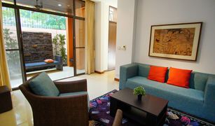 Дом, 3 спальни на продажу в Khlong Tan Nuea, Бангкок Raintree Village Apartment