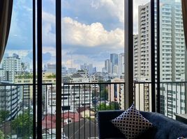 2 Schlafzimmer Appartement zu vermieten im Noble Around Sukhumvit 33, Khlong Tan Nuea