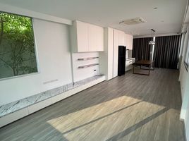 40 m² Office for rent in Ari BTS, Sam Sen Nai, Sam Sen Nai