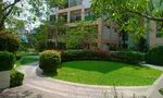 Communal Garden Area at Waterford Park Rama 4