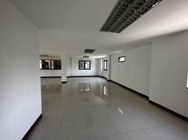 5 спален Здания целиком for rent in King Taksin the Great Statue, Bang Yi Ruea, Bang Lamphu Lang