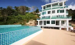 Photo 2 of the Communal Pool at The Baycliff Residence