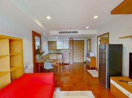 1 Bedroom Apartment for rent at Baan Somthavil, Lumphini