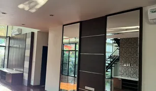 ขายบ้านเดี่ยว 3 ห้องนอน ใน คลองเตย, กรุงเทพมหานคร 