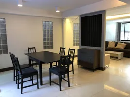 4 спален Таунхаус for rent in Щаттхана, Бангкок, Khlong Tan Nuea, Щаттхана