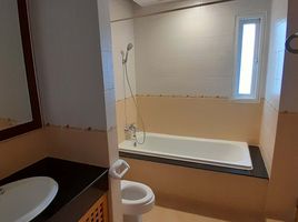 2 спален Квартира в аренду в Esmeralda Apartments, Thung Mahamek