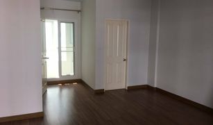 3 Bedrooms Townhouse for sale in Chong Nonsi, Bangkok Baan Klang Krung Rama 3