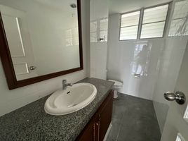 2 Bedroom Apartment for rent at Kameo Court, Khlong Toei Nuea