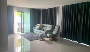 4 Bedrooms House for sale in O Ngoen, Bangkok Centro Watcharapol