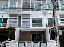 3 Bedroom Townhouse for sale at The Metro Rama 9, Prawet, Prawet