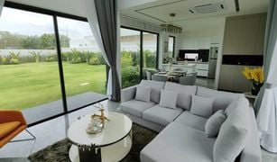 Вилла, 3 спальни на продажу в Pong, Паттая Palm Lakeside Villas