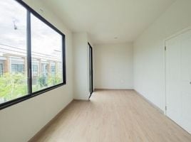 3 Bedroom Townhouse for sale at S Gate Chaengwattana-Kanjanapisek , Bang Bua Thong