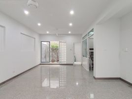 3 спален Дом for rent in The Commons, Khlong Tan Nuea, Khlong Tan Nuea