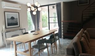 3 Bedrooms Condo for sale in Khlong Toei Nuea, Bangkok Lily House 