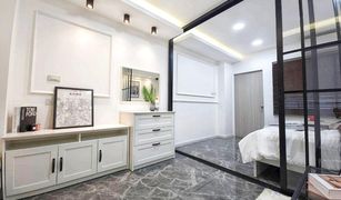 1 Bedroom Condo for sale in Sam Sen Nok, Bangkok Ratchada Prestige