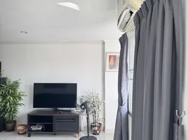 1 спален Кондо в аренду в Jomtien Thip Condotel, Nong Prue