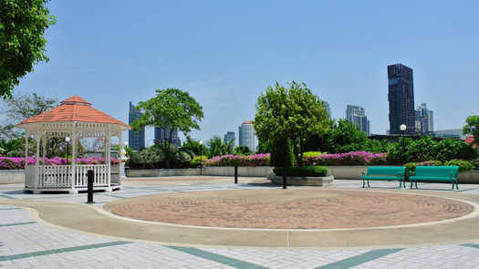 3D Walkthrough of the Communal Garden Area at Baan Sukhumvit 36