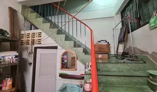 3 Bedrooms Shophouse for sale in Wat Thepsirin, Bangkok 