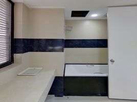 2 Schlafzimmer Appartement zu vermieten im Baan Suanpetch, Khlong Tan Nuea