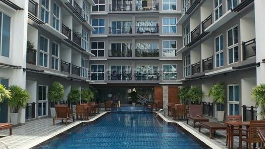 写真 2 of the Communal Pool at Avenue Residence