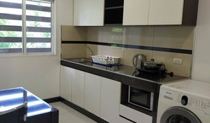 1 Schlafzimmer Appartement zu verkaufen in Bang Na, Bangkok Bangna Service Apartment
