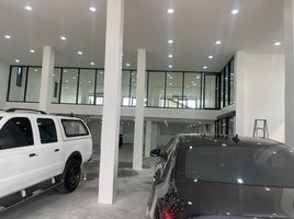 1,800 SqM Office for rent in Phlapphla, Wang Thong Lang, Phlapphla