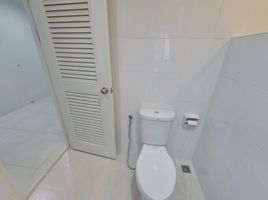 1 Bedroom Condo for sale at Asoke Towers, Khlong Toei Nuea