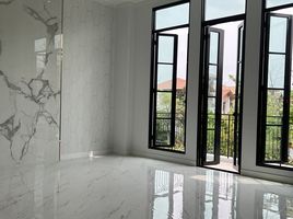 4 спален Дом на продажу в Maison Blanche, Phra Khanong Nuea