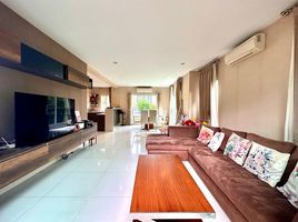 3 Bedroom Villa for sale at The Plant Pattanakarn, Suan Luang