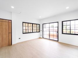 5 спален Дом for sale in Лат Пхрао, Бангкок, Lat Phrao, Лат Пхрао