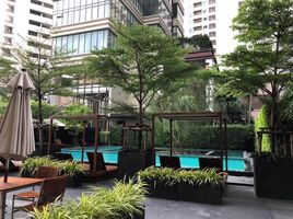 1 спален Кондо на продажу в The Emporio Place, Khlong Tan