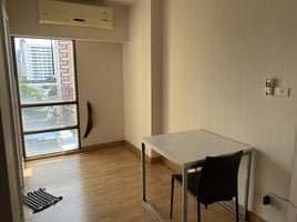 1 Schlafzimmer Appartement zu vermieten im Nantiruj Tower, Khlong Toei