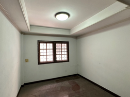 5 Bedroom Townhouse for sale at Rung Rueang Village, Wang Thonglang