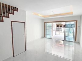 2 спален Таунхаус на продажу в Piya Wararom 2, Sai Noi, Sai Noi