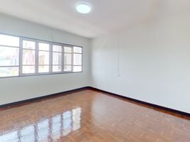 2 Bedroom Townhouse for sale in Tha Kwian School, Nong Chom, Nong Chom