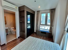 2 Bedroom Apartment for sale at Chewathai Interchange, Bang Sue
