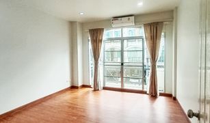 3 Bedrooms Townhouse for sale in Hua Mak, Bangkok Baan Klang Muang The Paris Rama 9 - Ramkamhaeng