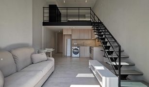 Кондо, 1 спальня на продажу в Si Lom, Бангкок The Lofts Silom