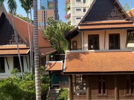 3 Bedroom Villa for rent in Eastern Bus Terminal Ekkamai Bangkok, Phra Khanong, Phra Khanong Nuea