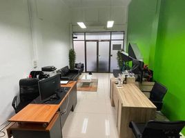 90 кв.м. Office for rent in Бангкок, Phra Khanong Nuea, Щаттхана, Бангкок