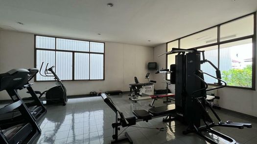 사진들 1 of the Communal Gym at Sriratana Mansion 2